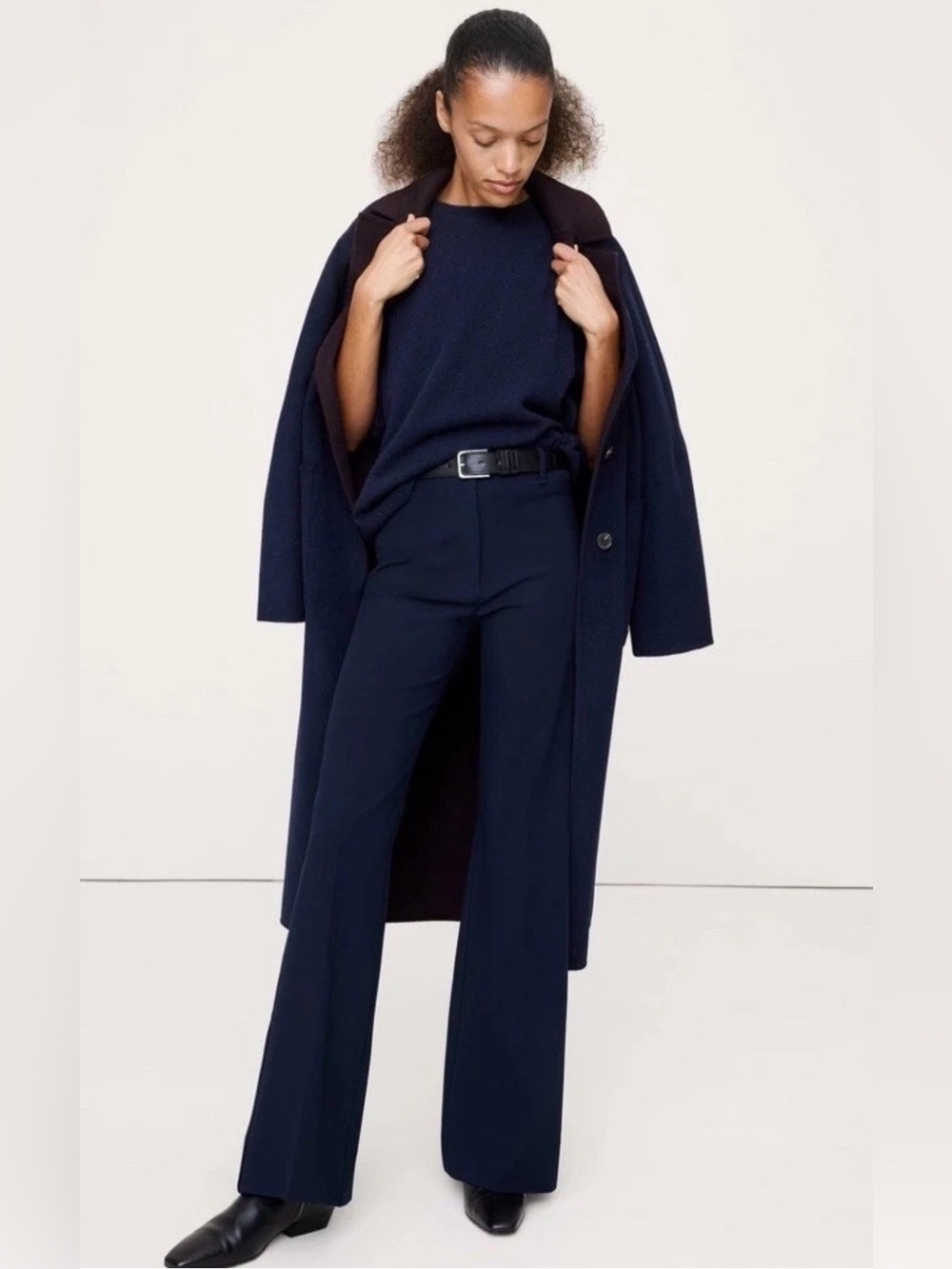 Banana Republic High Rise Modern Flare City Stretch. Navy. 00/P